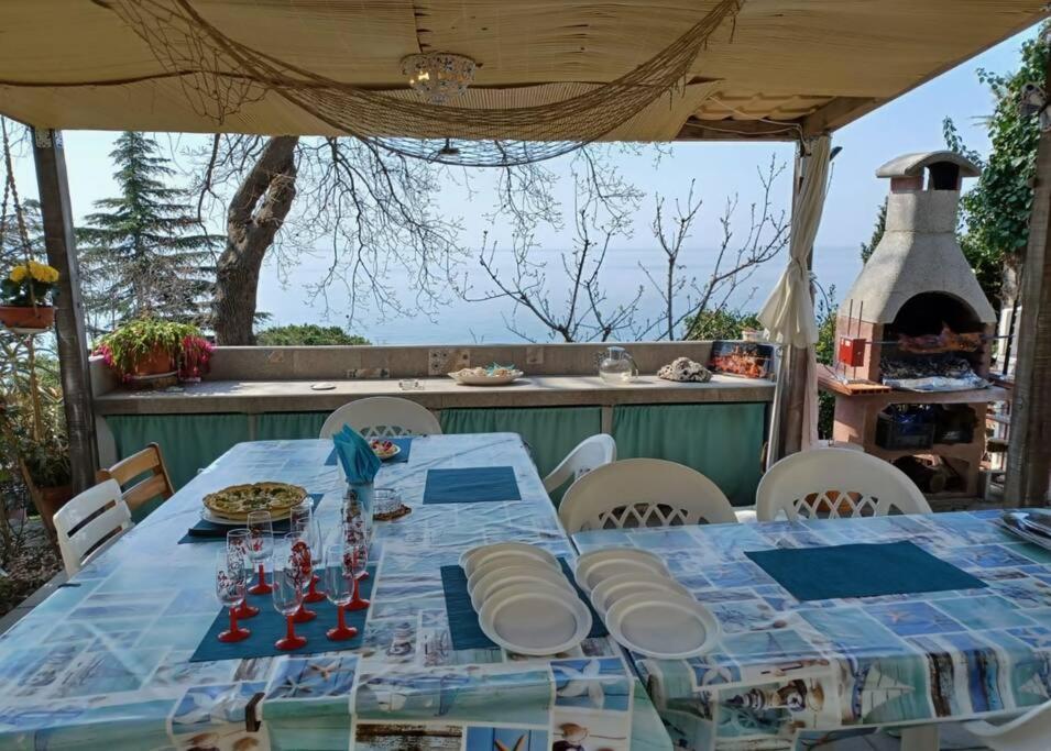 Brezza Marina - Appartamento In Villa Fronte Mare Трієст Екстер'єр фото