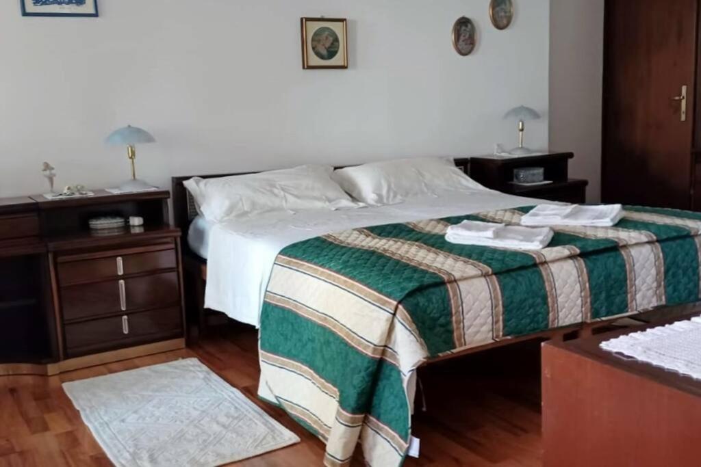 Brezza Marina - Appartamento In Villa Fronte Mare Трієст Екстер'єр фото