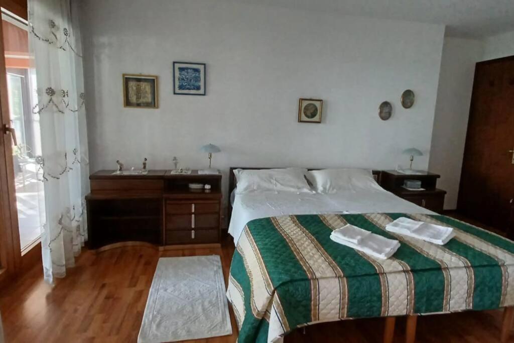 Brezza Marina - Appartamento In Villa Fronte Mare Трієст Екстер'єр фото