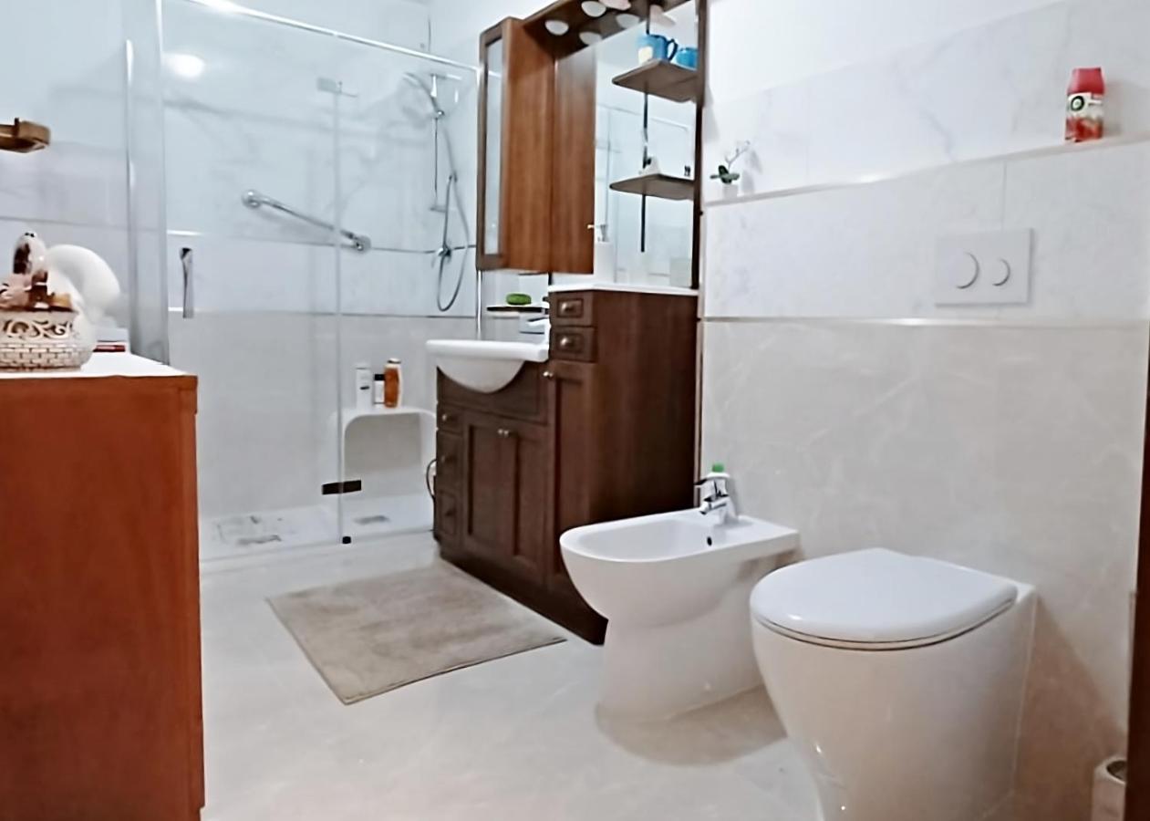 Brezza Marina - Appartamento In Villa Fronte Mare Трієст Екстер'єр фото