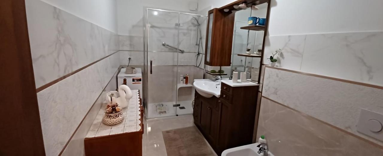 Brezza Marina - Appartamento In Villa Fronte Mare Трієст Екстер'єр фото